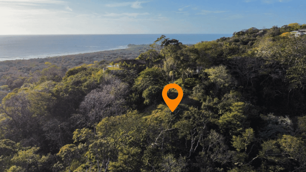 Estate lot in Las Huacas